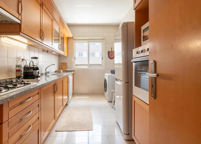 Modern In Parque Nacoes Appartement