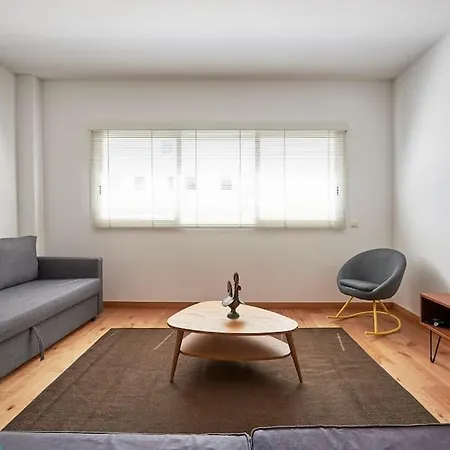 Modern In Parque Nacoes Apartment *