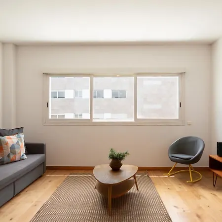 Modern In Parque Nacoes Apartment *